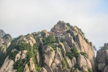 Sarı Dağlar. Huangshan Dağı. Çin 'in doğusundaki Güney Anhui eyaletinde bir dağ sırası..