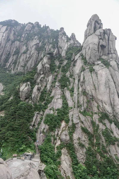Žluté hory.Hora Huangshan.Horské pohoří v jižní provincii Anhui ve východní Číně. — Stock fotografie