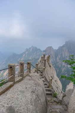 Sarı Dağlar. Huangshan Dağı. Çin 'in doğusundaki Güney Anhui eyaletinde bir dağ sırası..