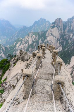 Sarı Dağlar. Huangshan Dağı. Çin 'in doğusundaki Güney Anhui eyaletinde bir dağ sırası..
