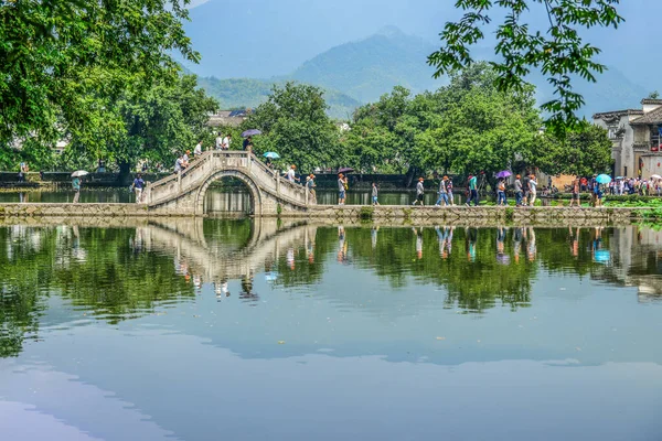 Hongcun village, UNESCO site, Huangshan, Anhui Provice, Čína, 15. června 2014: pohled na vesnici Hongcun, Hweichow, Čína — Stock fotografie