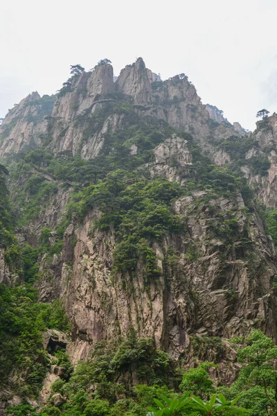 Žluté hory.Hora Huangshan.Horské pohoří v jižní provincii Anhui ve východní Číně. — Stock fotografie