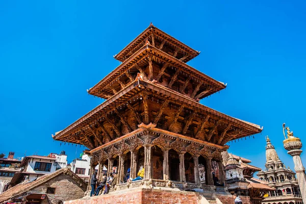 Лалитпур, Непал - 24 января 2020 года: Древние храмы на площади Патан Дурбар, Непал. Объект всемирного наследия ЮНЕСКО . — стоковое фото