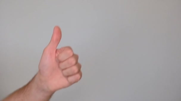 geste du doigt d'un homme européen sur fond blanc 