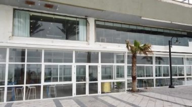 ISRAEL - Netanya, 14 Mart 2020: boş bir restoran oteli inşa etmek