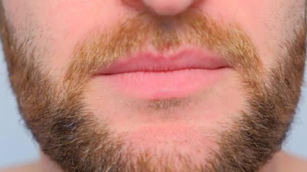 Primer Plano Boca Masculina Labios Grandes Dientes Blancos — Vídeos de Stock