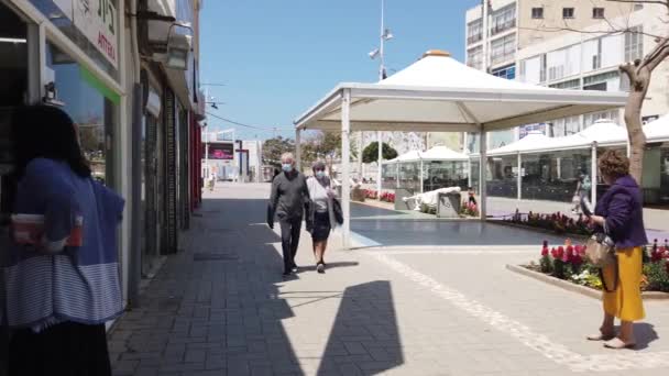 Israel Netanya Março 2020 Pessoas Mascaradas Quarentena Rua — Vídeo de Stock