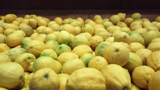 Желтые Лимоны Вблизи Вид Сверху Цитрусовые Фрукты Солнце Кислый Ингредиент — стоковое видео