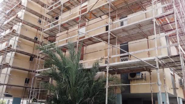 Bâtiment résidentiel pour échafaudage de restauration — Video