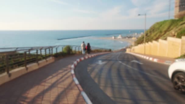 Rozmazaná Cesta Sestup Pláž Auto Vyjíždí Směrem Moři — Stock video