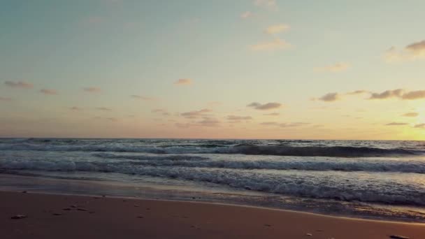 Sonnenuntergang Blick Über Das Meerwasser Goldene Sonne Farbenfrohen Himmel Der — Stockvideo