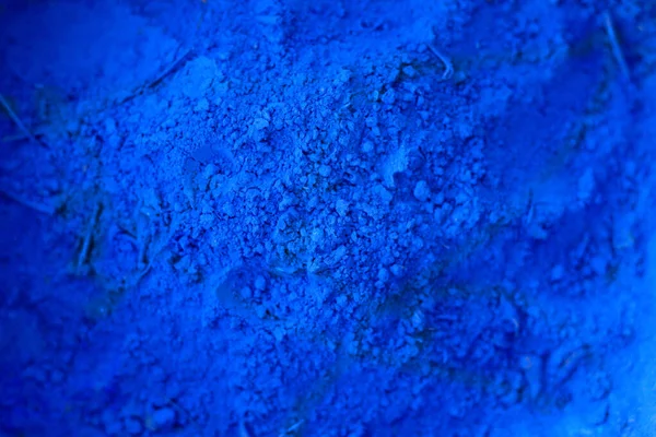 Texture poudre bleue en gros plan. Tissu blanchissant indigo . — Photo