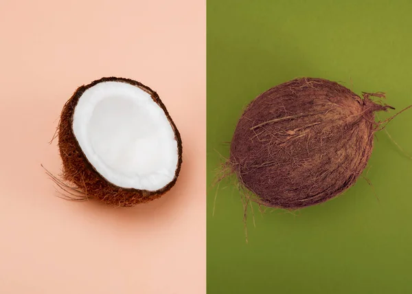 Verse Kokosnoot Delen Gesneden Een Roze Achtergrond — Stockfoto