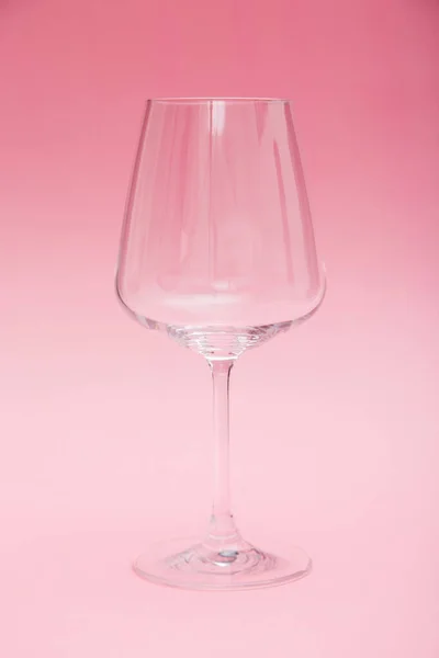 Leeres Glas Für Cocktail Das Auf Rosa Hintergrund Steht — Stockfoto