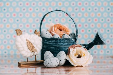 Süslemeleri ile güzel Paskalya ve bahar temalı resimleri.