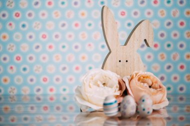 Süslemeleri ile güzel Paskalya ve bahar temalı resimleri.