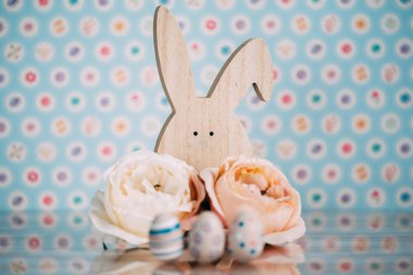 Süslemeleri ile güzel Paskalya ve bahar temalı resimleri.