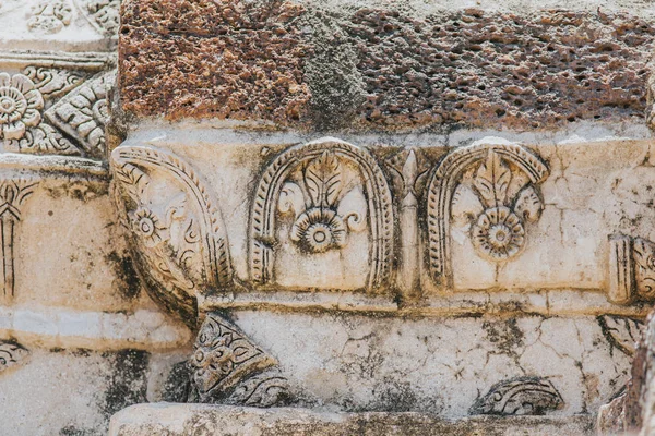 Amazing details of the Wat Maha That temple with the ruins