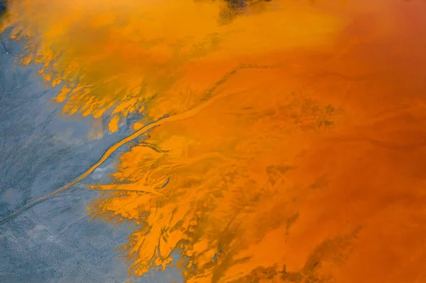 Vista de drones contaminados, arroyo de agua tóxica en Geamana, Roman — Foto de Stock