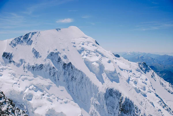 Mont blanc, chamonix a francia Alpok. Franciaország. — Stock Fotó