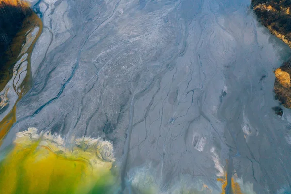 Drone vista de contaminado, fluxo de água tóxica em Geamana, Roman — Fotografia de Stock