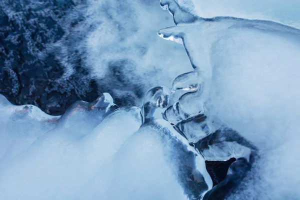 Eriyen Buz Nehri Üzerinde Bahar Geliyor — Stok fotoğraf