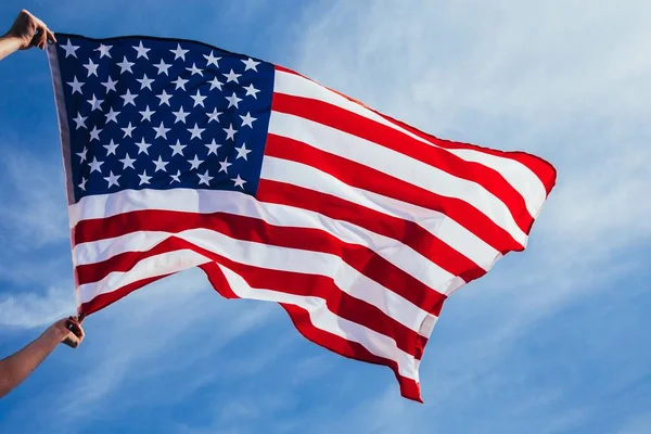 Σημαία Usa Που Φυσάει Από Τον Άνεμο — Φωτογραφία Αρχείου