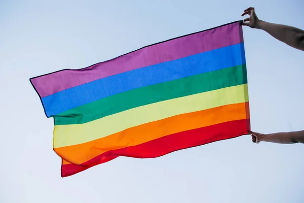 Lgbt Bayrağı Rüzgarda Dalgalanıyor — Stok fotoğraf