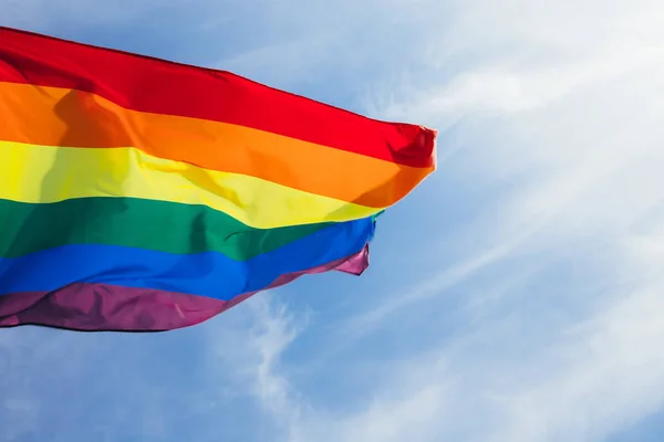 Bandeira Lgbt Soprada Vento — Fotografia de Stock