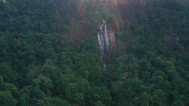 Doi Inthanon Ulusal Parkı, Tayland 'da Şelale