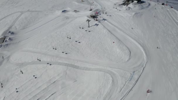 Χιονισμένες Πλαγιές Του Χιονοδρομικού Κέντρου — Αρχείο Βίντεο