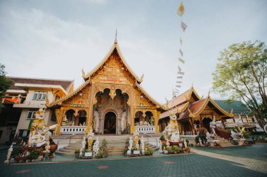 Chiang Mai, Tayland - 15 Temmuz 2019 Tayland 'da turistlerin en çok ziyaret ettiği yerlerden biri olan Chiang Mai' deki güzel Buda tapınakları.