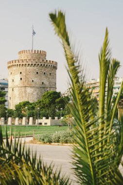 Yazın eski kalenin manzarası