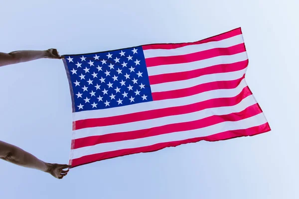 Július Függetlenség Napja Amerikai Zászló Fújt Szélben — Stock Fotó