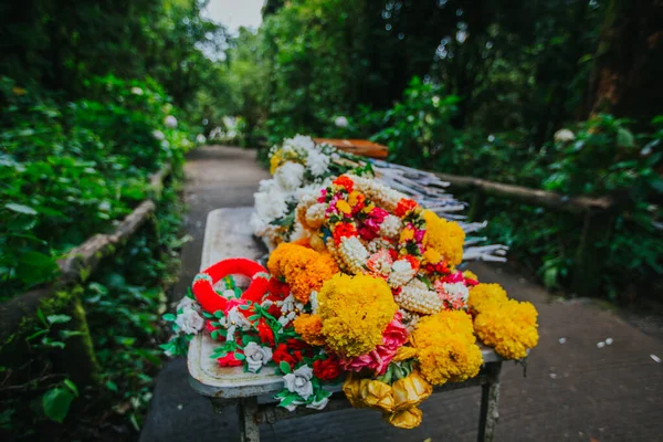 Жовті Штучні Прикраси Квітів Таїланді Присвячені Королю — стокове фото