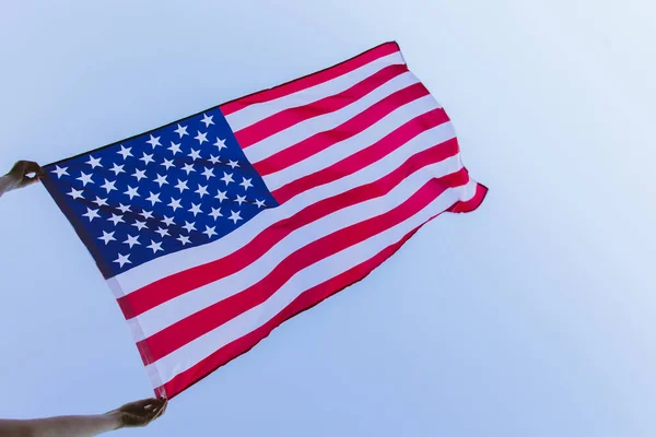 Ιουλίου Ημέρα Ανεξαρτησίας Αμερικανική Σημαία Που Φυσάει Στον Άνεμο — Φωτογραφία Αρχείου