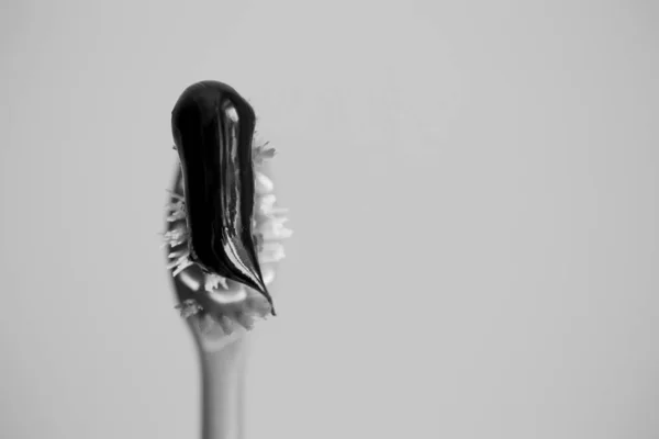 Aktivkohle Schwarze Zahnpasta Für Die Zahnhygiene — Stockfoto