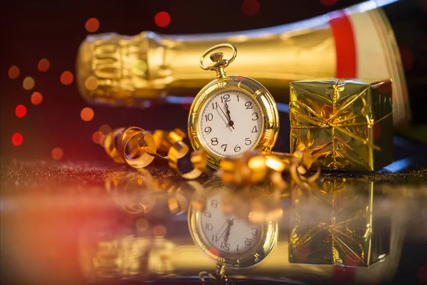 Feierlicher Hintergrund Mit Uhr Die Mitternacht Silvester Anzeigt — Stockfoto