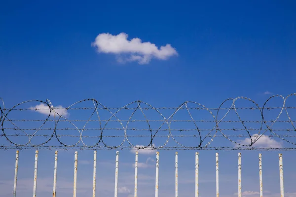 Barbed Wire Fence Immigration Themed Image — Stock Photo, Image