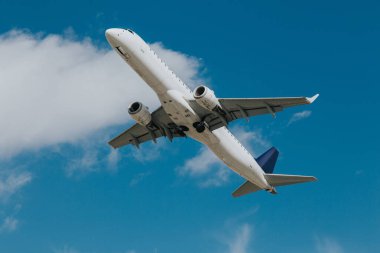 Coronavirüs salgını nedeniyle uçuşlar iptal edildi. Yasak uçaklar ile seyahat.