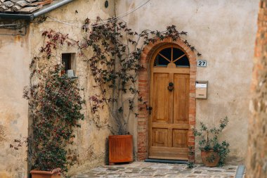 Süslü eski ahşap kapı.