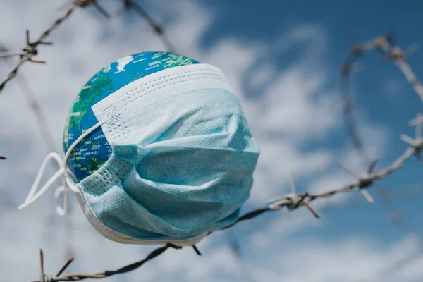 Surgical Mask Earth Globe Epidemics Concept World Infected Covid Coronavirus — Stock Photo, Image