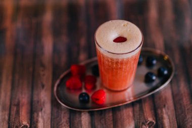 Taze orman karınları titriyor.