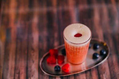 Taze orman karınları titriyor.