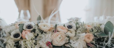 İlkbaharda güzel çiçek arkaplanı. Düğün sezonu. Önemli olaylar için çiçek sanatı.