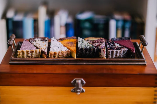 Lahodné Veganské Plátky Dortů Kavárně — Stock fotografie