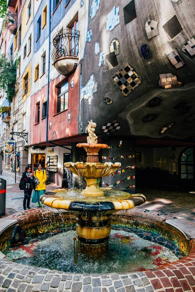 Vídeň Rakousko 2019 Pohled Ulice Postmoderního Muzea Hundertwasser Vídni Kterou — Stock fotografie
