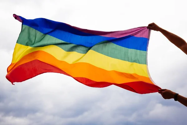 Lgbt Gay Bandiera Soffiato Nel Vento — Foto Stock