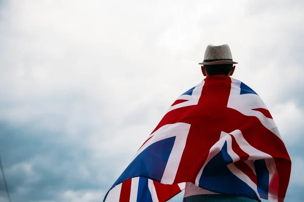 Hombre Sosteniendo Orgullosamente Bandera Británica Patriota Partidario Gran Bretaña —  Fotos de Stock