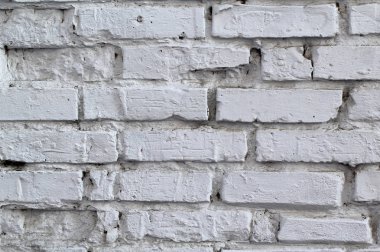 pürüzlü ve arka plan için eksik tuğlaları olan pürüzlü beyaz grimsi duvar